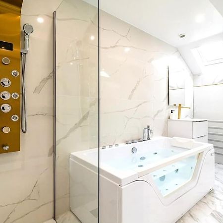 Oasis Chic - Spa Prive & Cinema Ρενς Εξωτερικό φωτογραφία