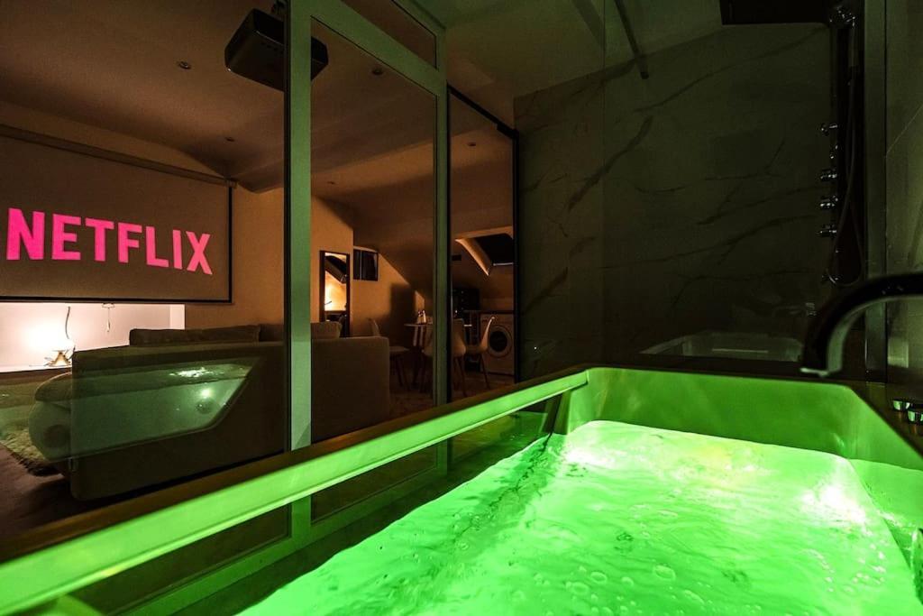 Oasis Chic - Spa Prive & Cinema Ρενς Εξωτερικό φωτογραφία