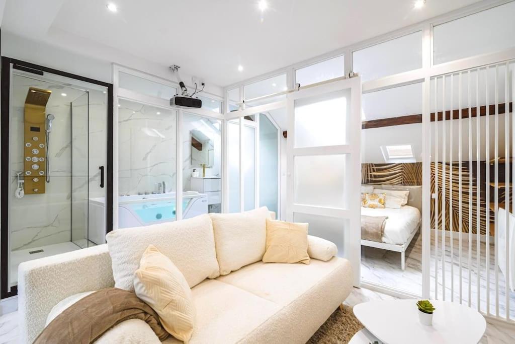 Oasis Chic - Spa Prive & Cinema Ρενς Εξωτερικό φωτογραφία